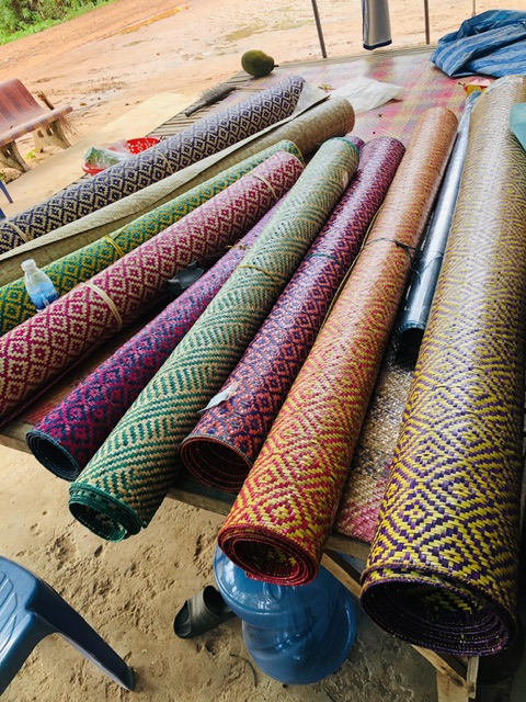 កន្ទេលផ្អាវជ្រលក់ពណ៍ចម្រុះ