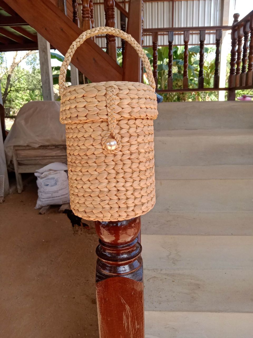 កាបូបកំប្លោកយួរដៃ