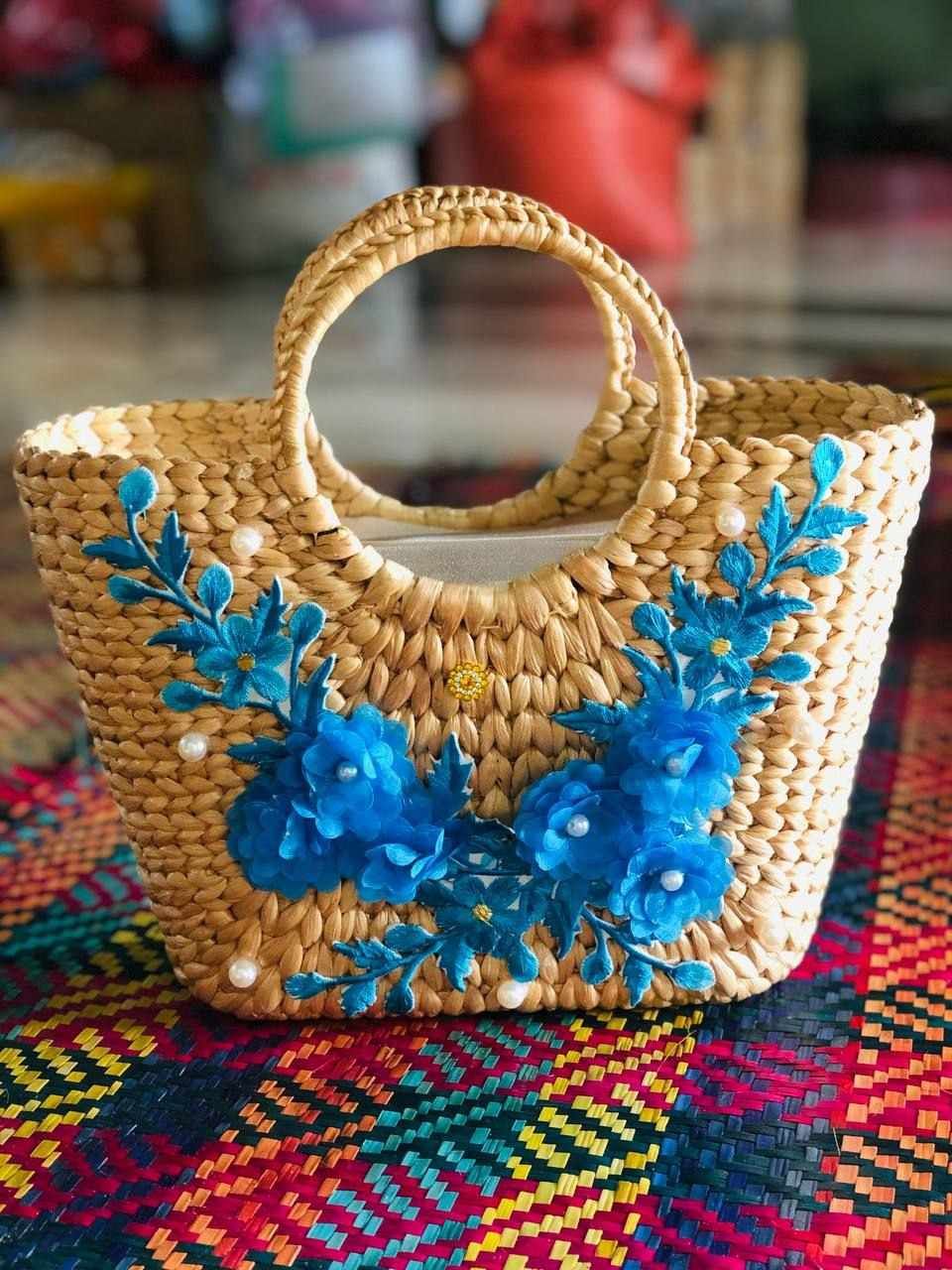 កាបូបយួរដៃ