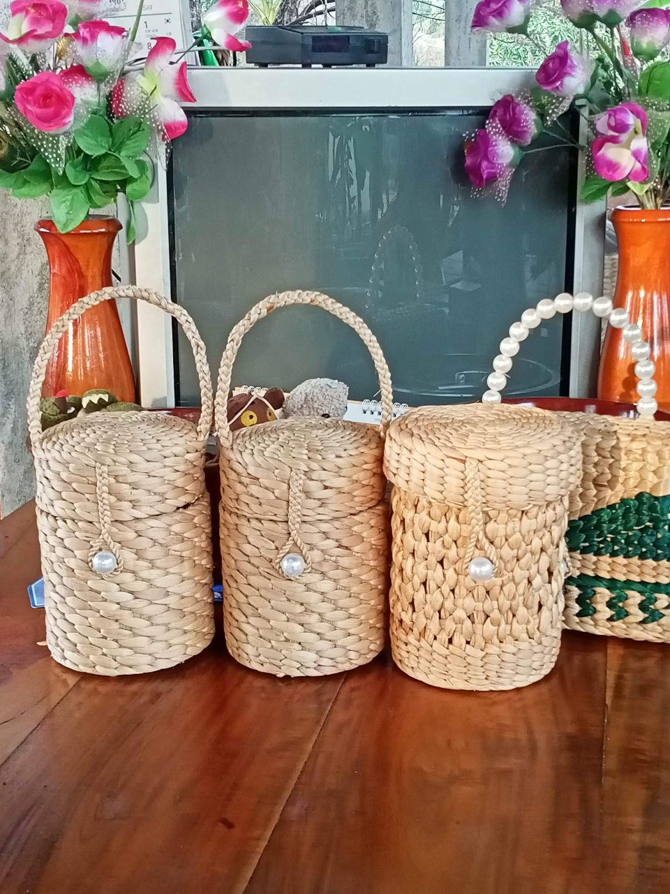 កាបូបកំប្លោកយួរដៃ