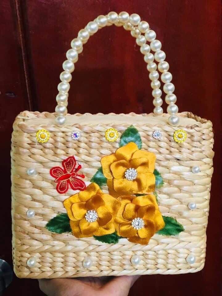 កាបូបយួរដៃ